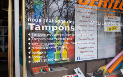Comment un lettrage de vitrine au Luxembourg augmente l’attractivité et le trafic en magasin ?